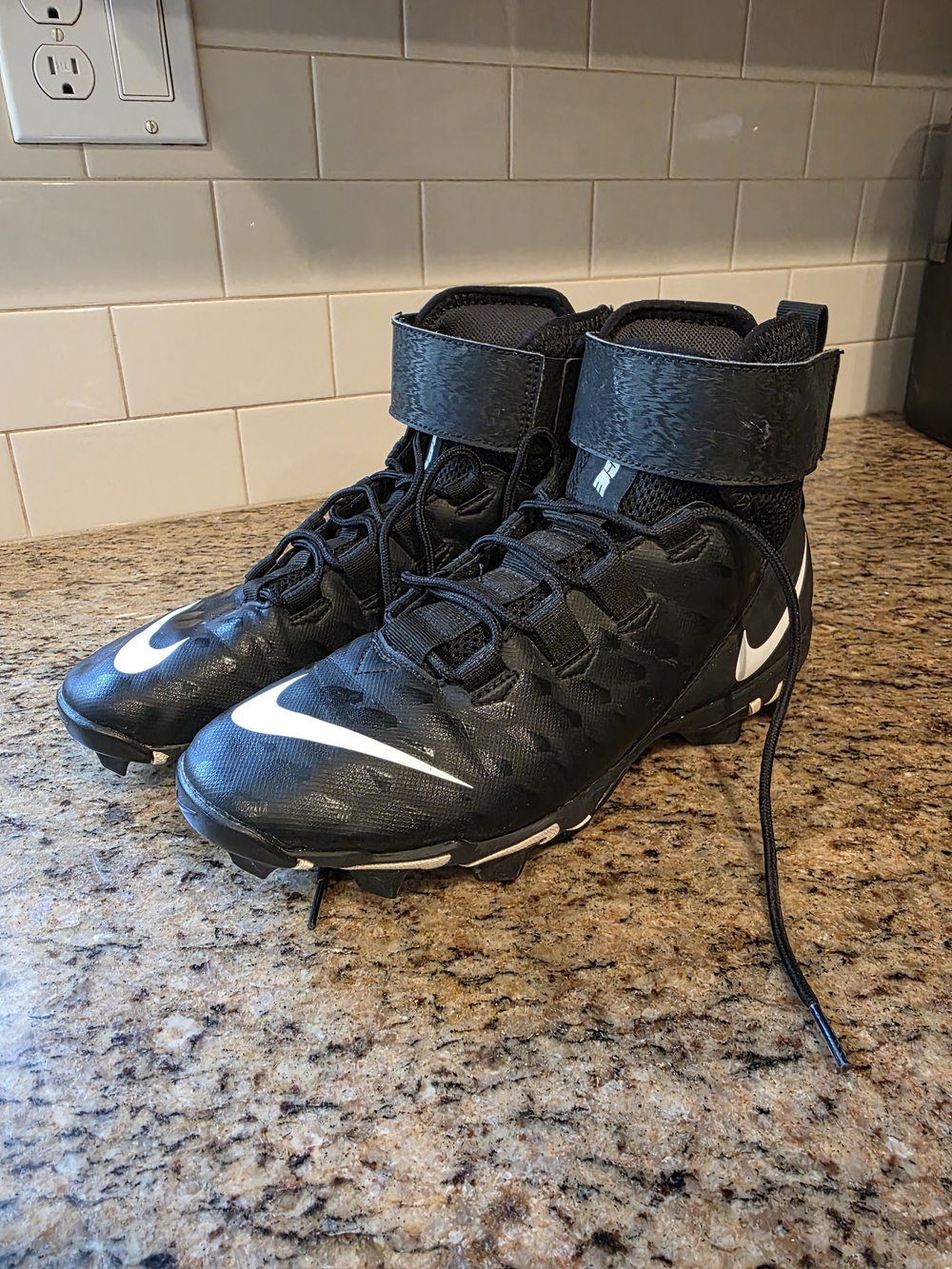 Nike Force Savage Shark 2 Football Cleats